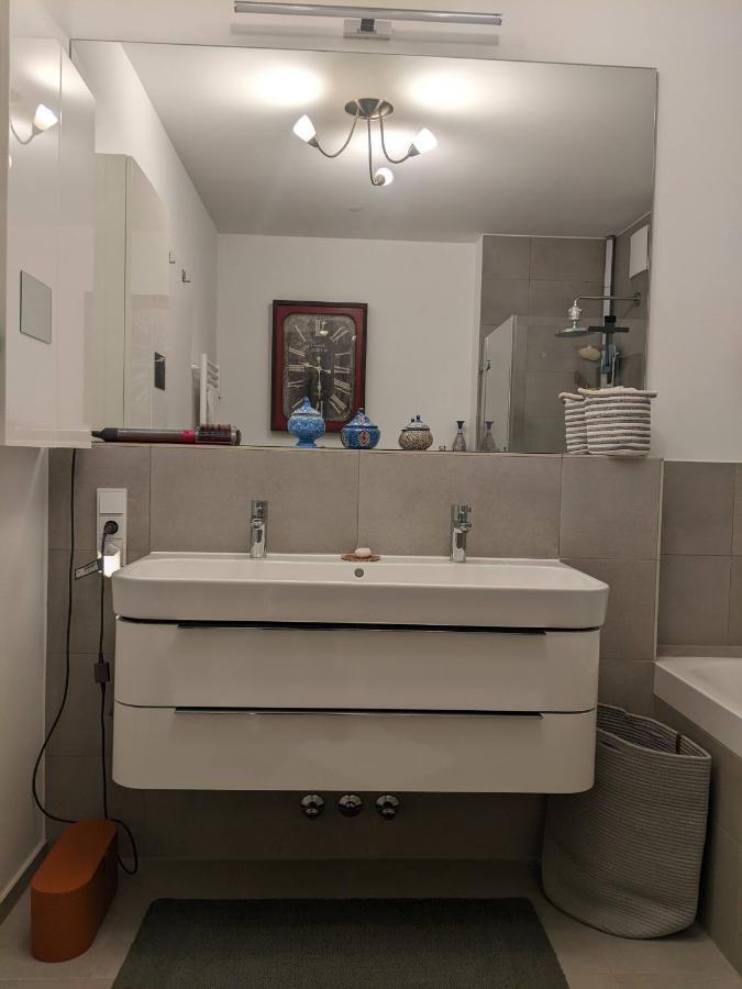 Either Private 2B2B Or Shared 1B1B, Luxury, Bright, Spacious Berlin Exterior photo
